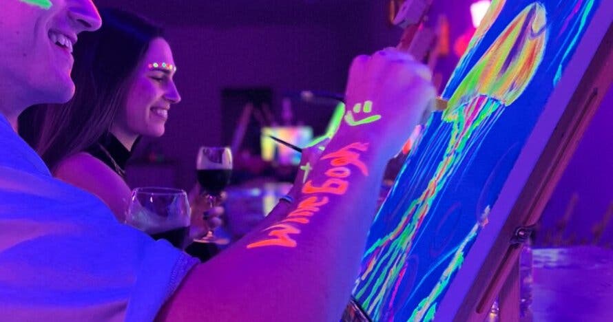 WineGogh Neón: pinta un cuadro con pintura neón con vino ilimitado