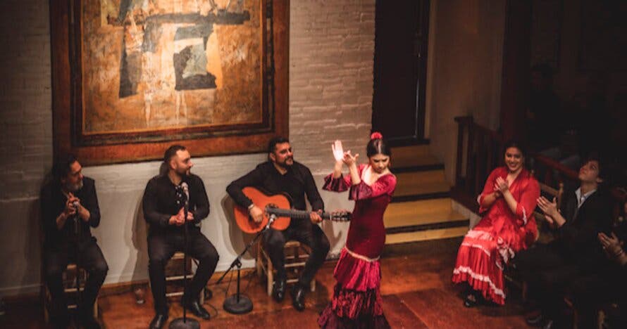 Delicias de tapas en Sevilla, tour a pie y espectáculo de flamenco