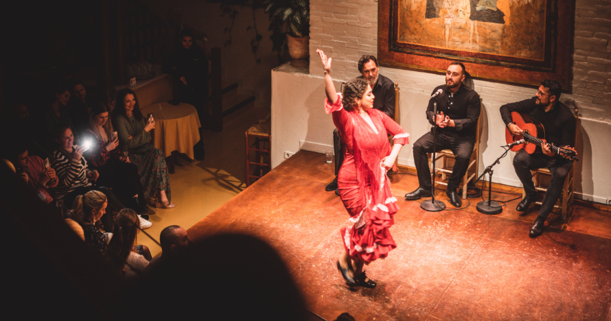 Delicias de tapas en Sevilla, tour a pie y espectáculo de flamenco