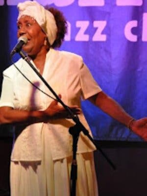 Teatro Mirta Portillo. Por el camino del amor y el Humor. Cubana