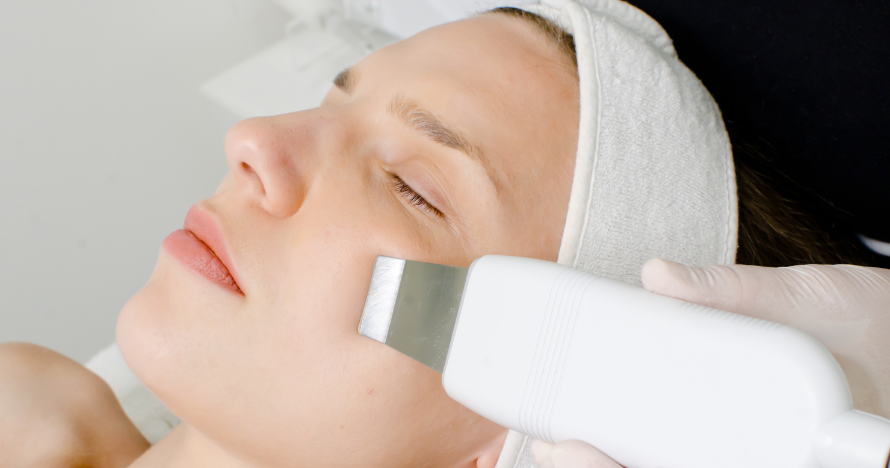 Higiene facial con espátula ultrasónica + Máscara Luz Led