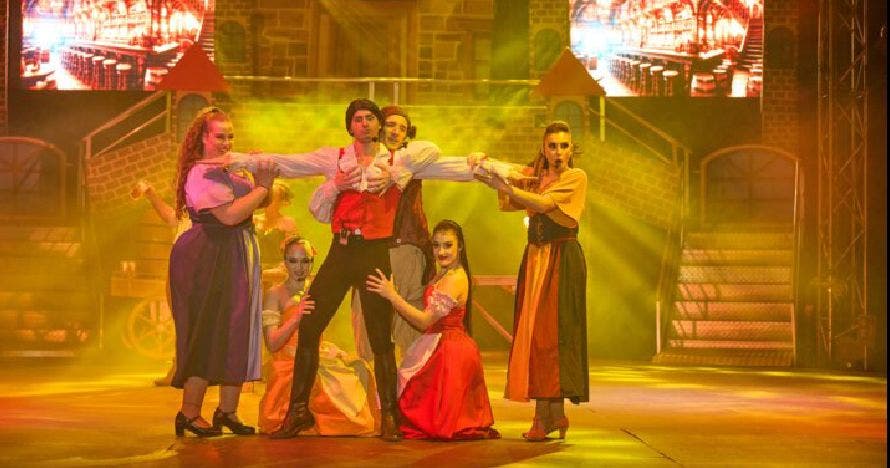 Gran Circo Alaska presenta adaptacion circense - La Bella y la Bestia