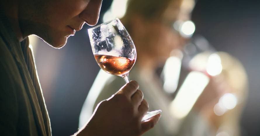 Aprende a catar vinos online