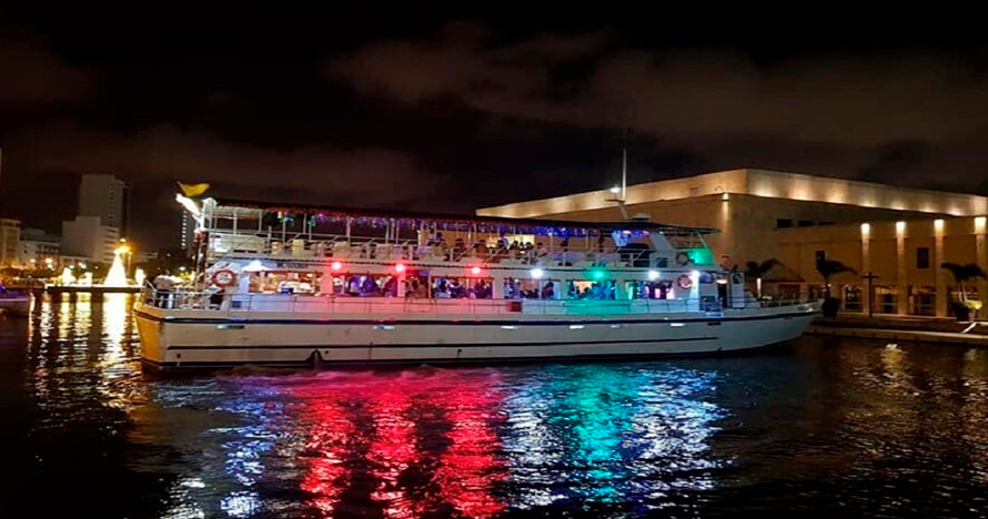 Fiesta Blanca en bahia de Cartagena con Cena Buffet y Bar Abierto