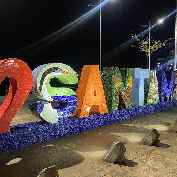Tour en Chiva Rumbera Música Fiesta y Diversión en Santa Marta