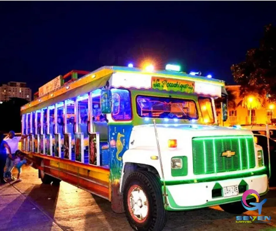 Tour en Chiva Rumbera Música Fiesta y Diversión en Santa Marta