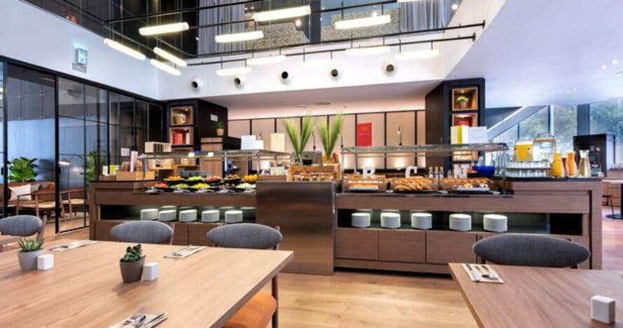 Hotel Barcelona Condal Mar experiencia Almuerzo y acceso a piscina 360