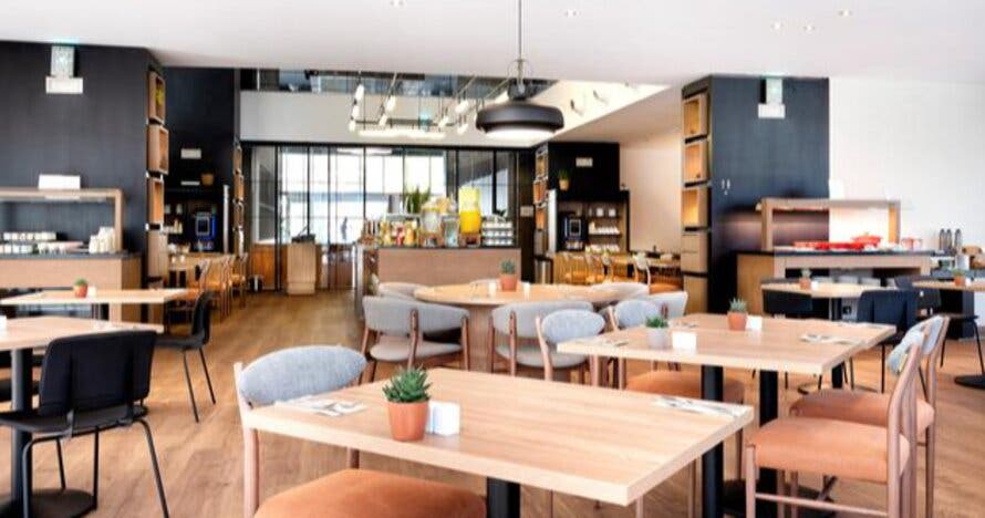 Hotel Barcelona Condal Mar experiencia Almuerzo y acceso a piscina 360