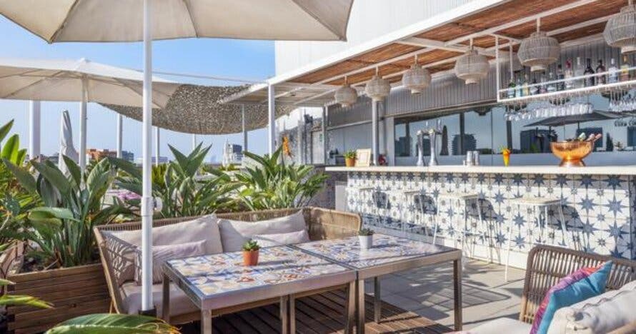Hotel Barcelona Condal Mar experiencia Almuerzo y acceso a piscina 360