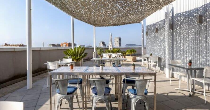 Hotel Barcelona Condal Mar experiencia Almuerzo y acceso a piscina 360