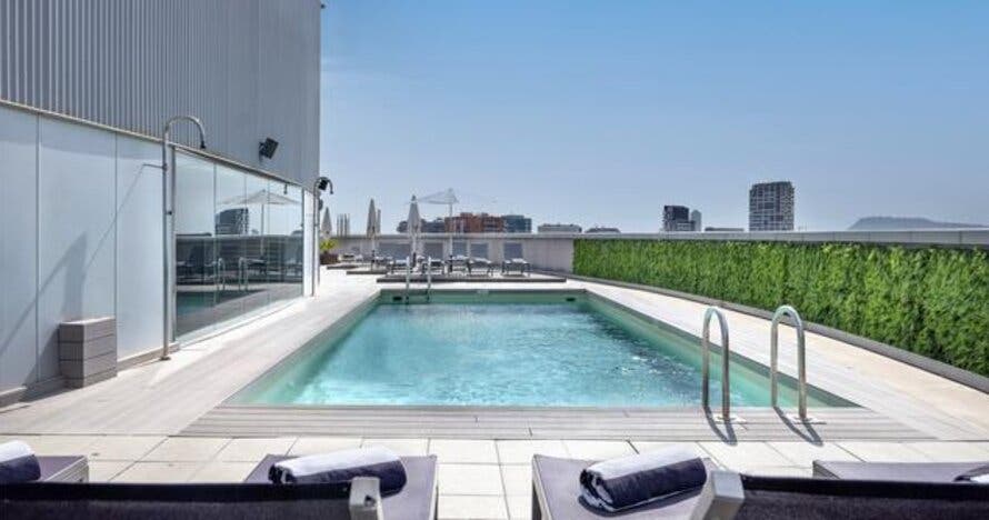 Hotel Barcelona Condal Mar experiencia Almuerzo y acceso a piscina 360