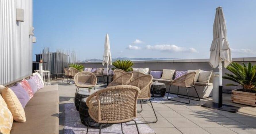 Hotel Barcelona Condal Mar Desayuno con acceso a piscina vista 360º