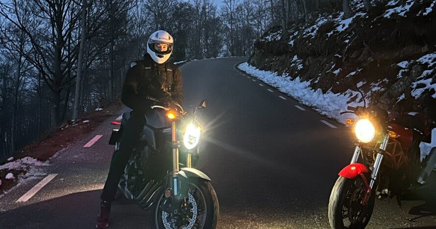 Curso de conducción avanzada en moto por carretera
