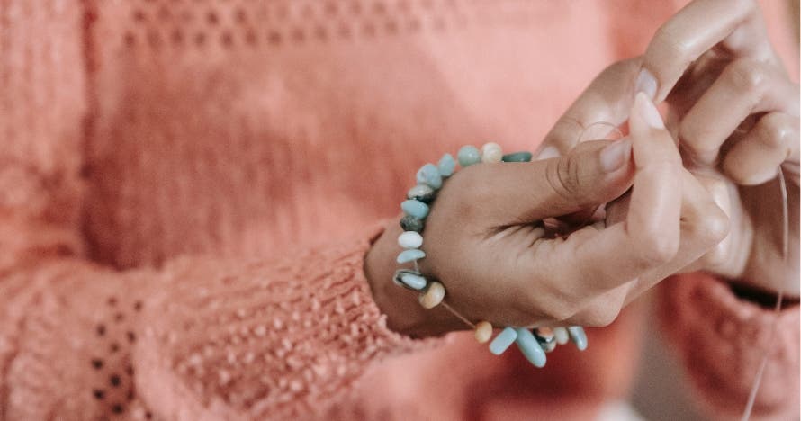 Jewels and Wine: Taller de joyas con bebida ilimitada en Málaga