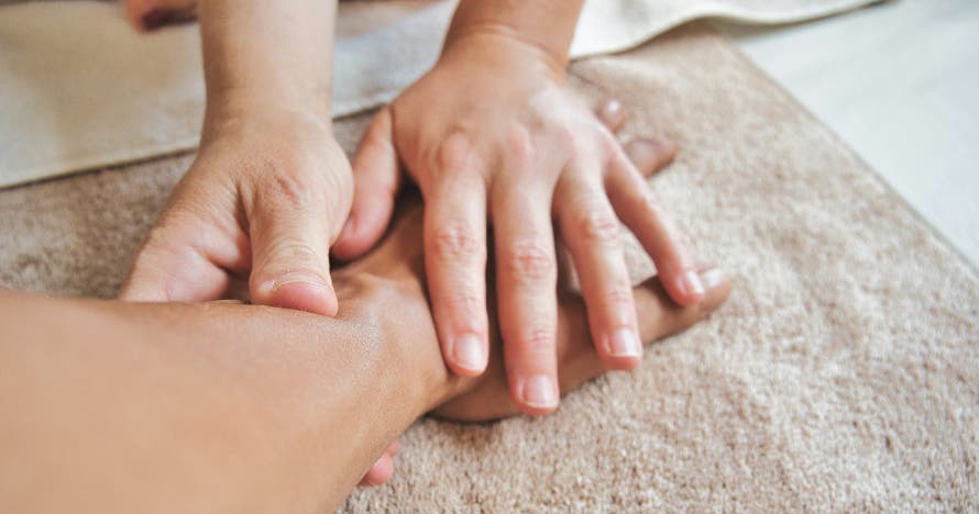 Masaje relajante con aromaterapia