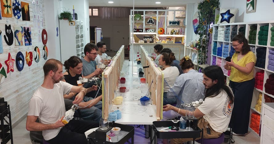 Taller de Tufting: Crea tu alfombra personalizada con vino ilimitado