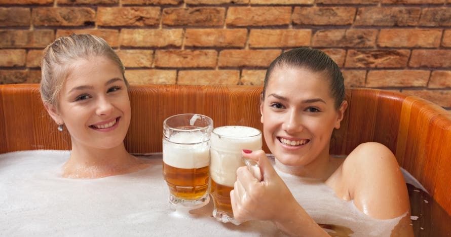 Sumérgete en la cerveza, descubre el Beer Spa de ensueño - Cádiz