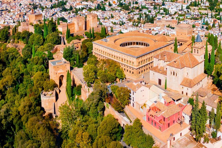 Visita guiada por los alrededores de la Alhambra y el Palacio de Carlos V