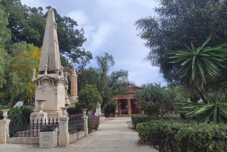 Tour por el Cementerio Inglés