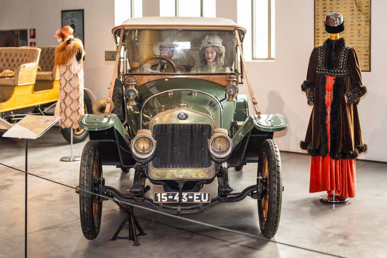 Entrada al Museo del Automóvil y la Moda