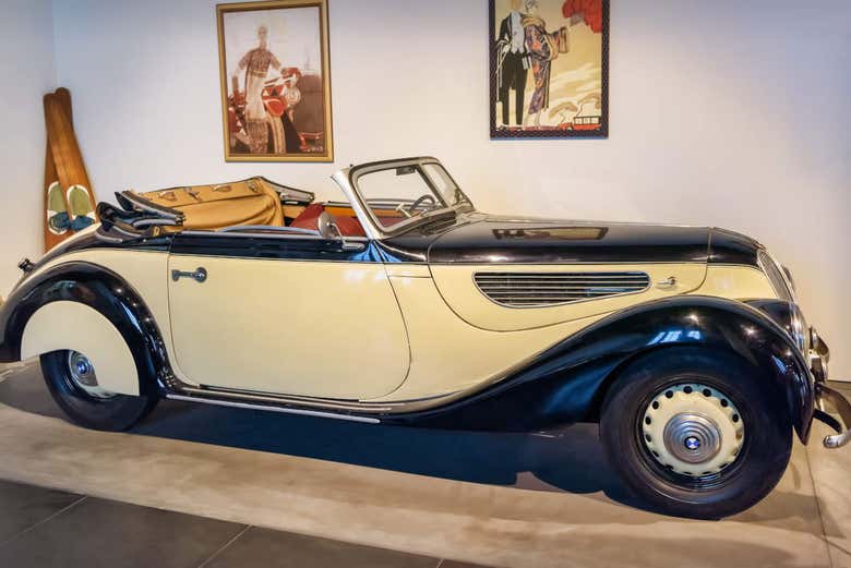 Entrada al Museo del Automóvil y la Moda
