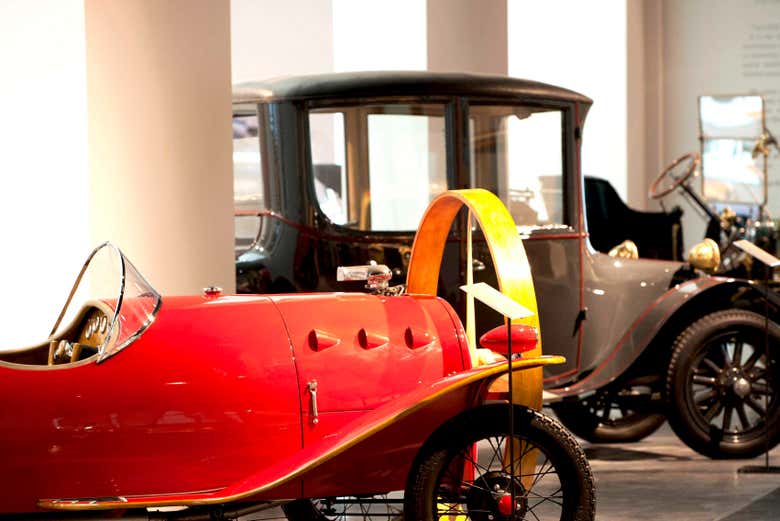 Entrada al Museo del Automóvil y la Moda