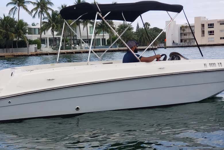 Alquiler de lancha con patrón en Miami