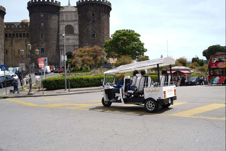 Tour privado en tuk tuk por Nápoles