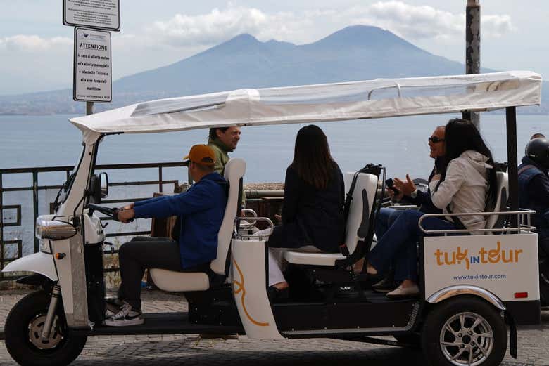 Tour privado en tuk tuk por Nápoles