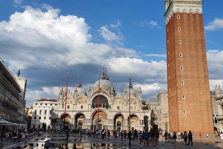 Visita guiada por la plaza de San Marcos y sus alrededores