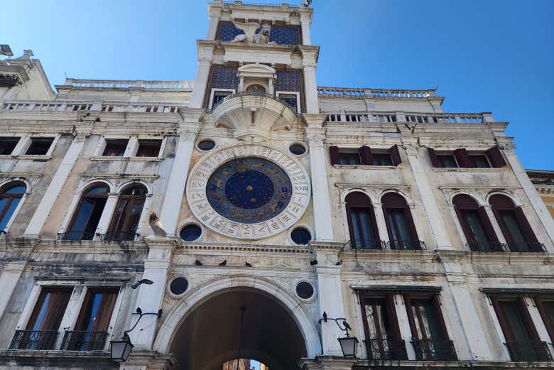 Visita guiada por la plaza de San Marcos y sus alrededores