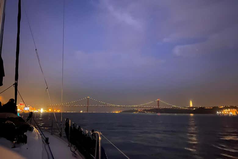 Paseo nocturno en velero por el Tajo