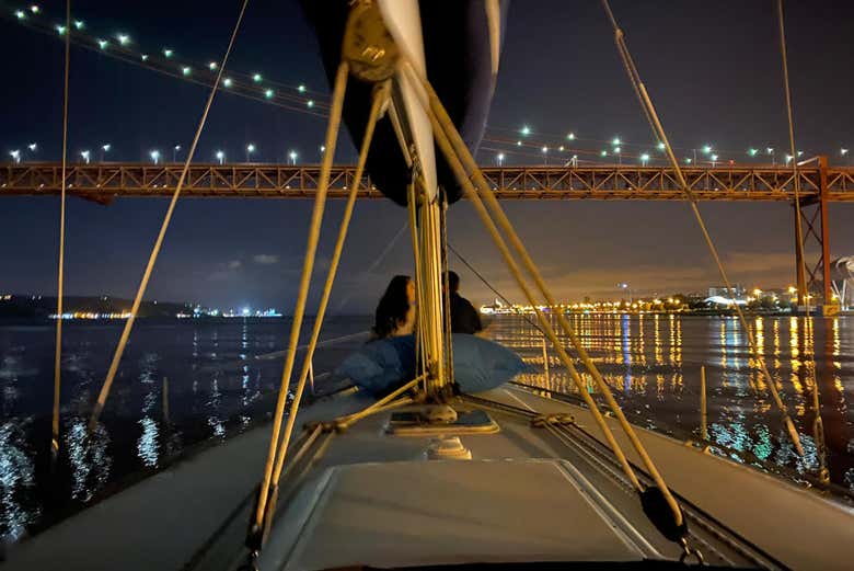 Paseo nocturno en velero por el Tajo