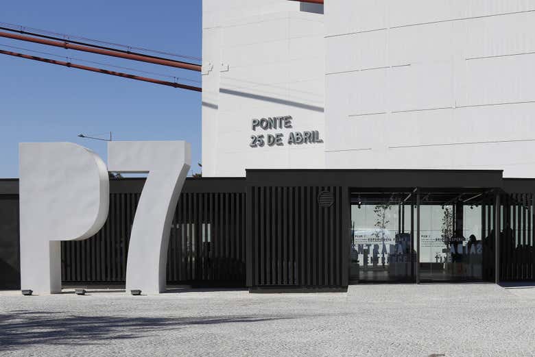 Entrada a la experiencia Pilar 7 del puente 25 de Abril
