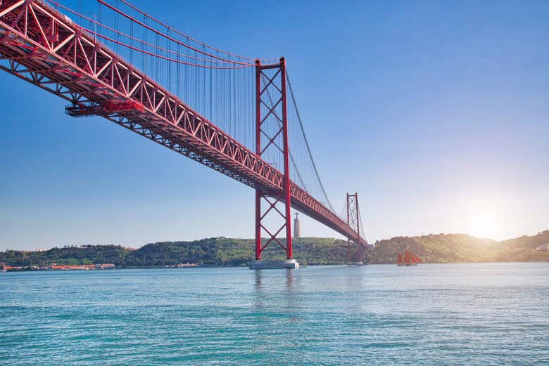 Entrada a la experiencia Pilar 7 del puente 25 de Abril