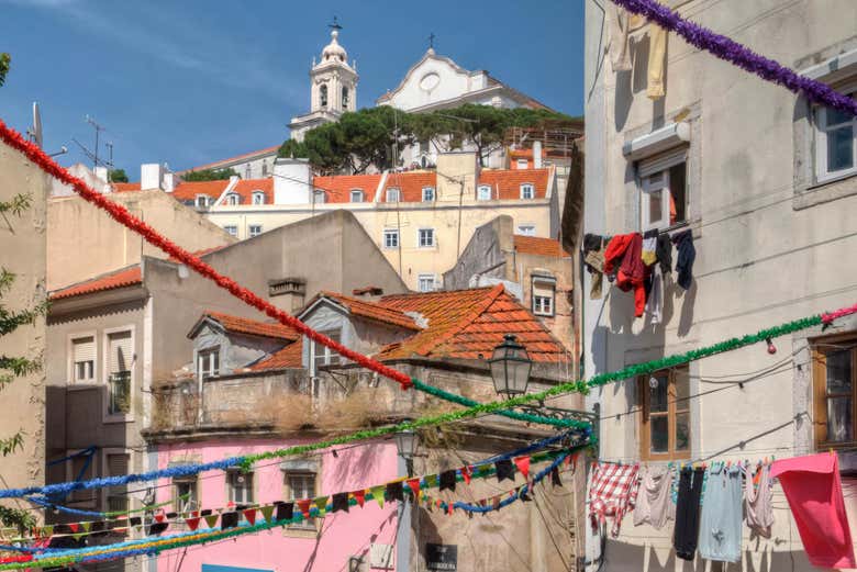 Tour por Mouraria + Aperitivo y espectáculo de fado