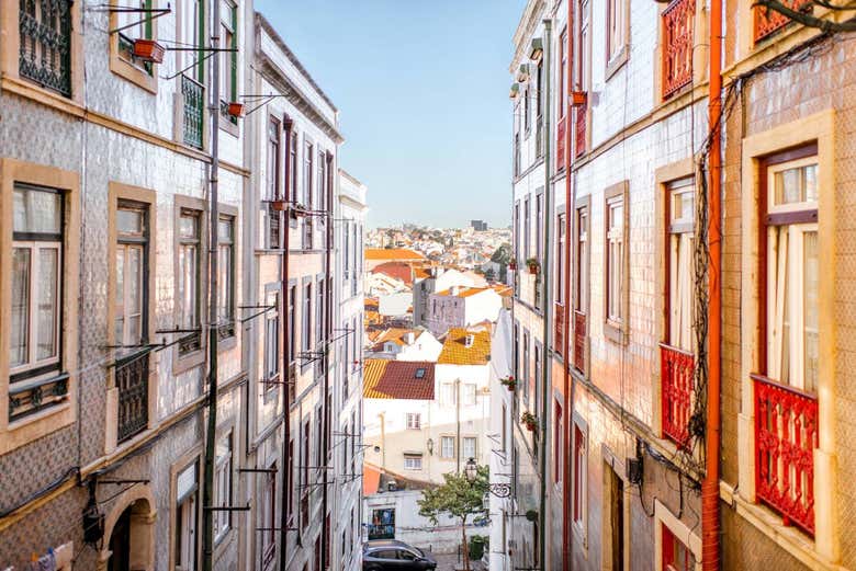 Tour por Mouraria + Aperitivo y espectáculo de fado