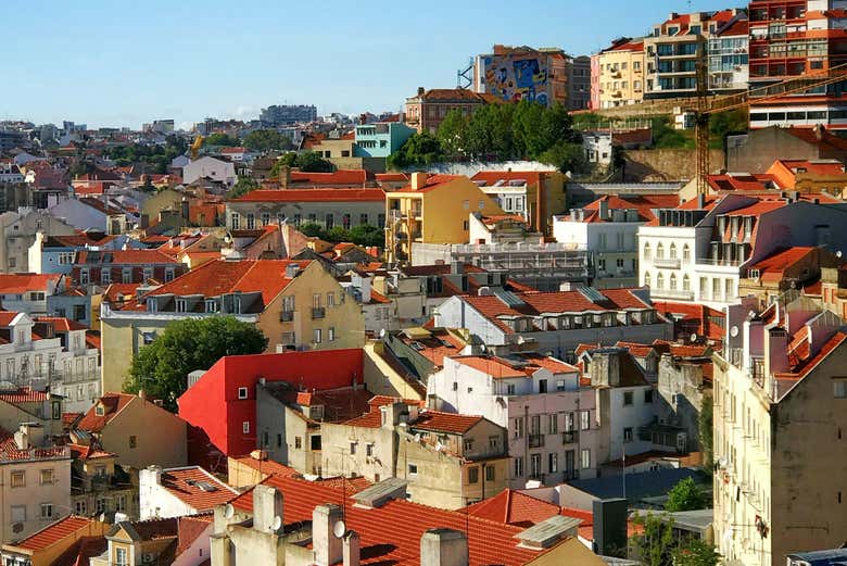 Tour por Mouraria + Aperitivo y espectáculo de fado