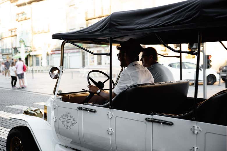 Tour privado en coche clásico por Oporto