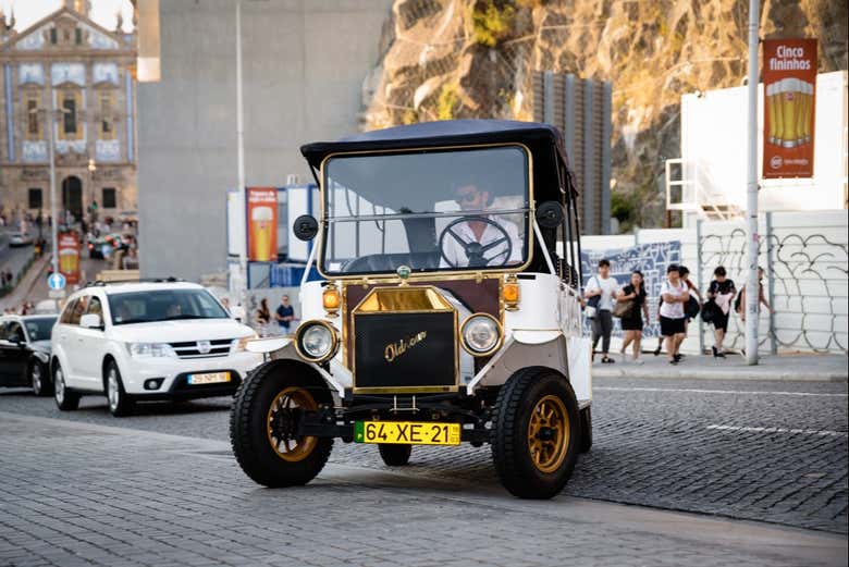 Tour privado en coche clásico por Oporto
