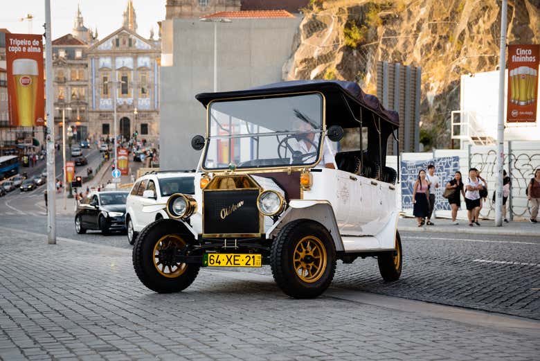 Tour privado en coche clásico por Oporto