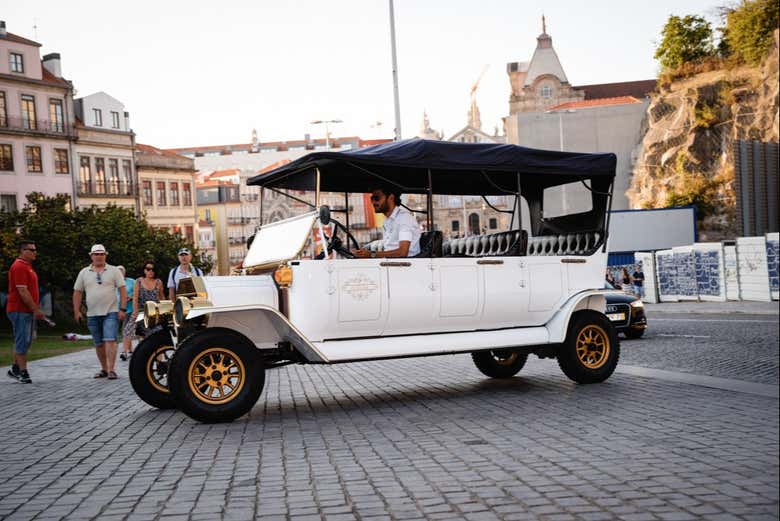 Tour privado en coche clásico por Oporto