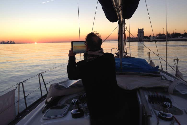 Paseo en velero al atardecer