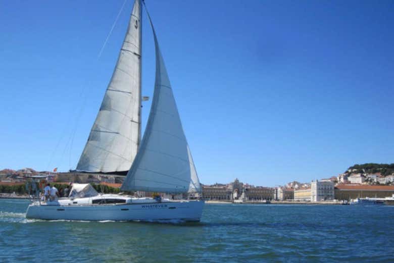 Paseo en velero al atardecer