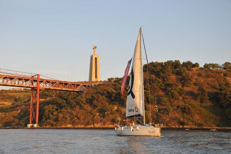 Paseo en velero al atardecer