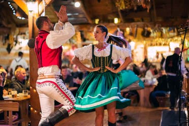 Cena con espectculo folclrico y barra libre