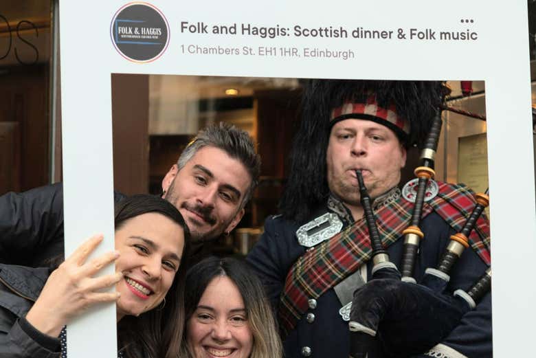 Cena y concierto de folk escocés