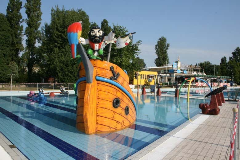 Entrada al balneario Palatinus