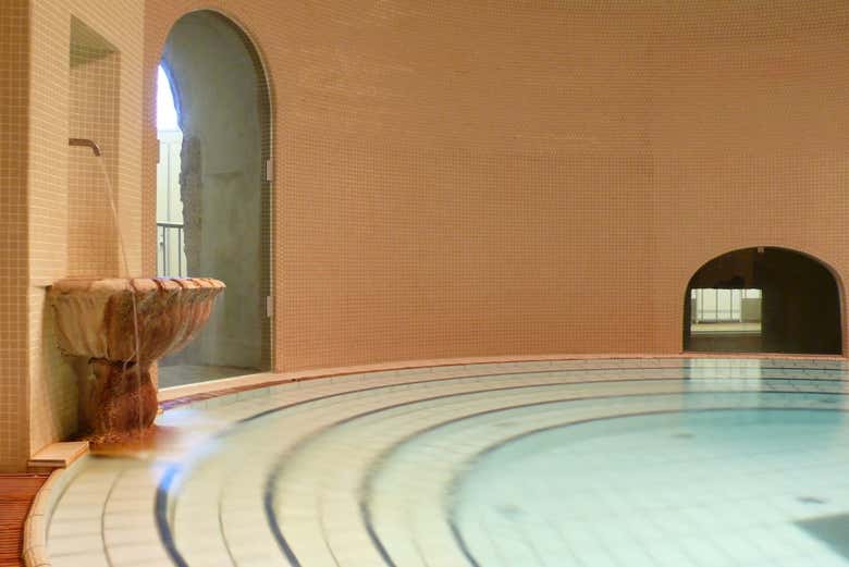 Entrada al balneario Lukács