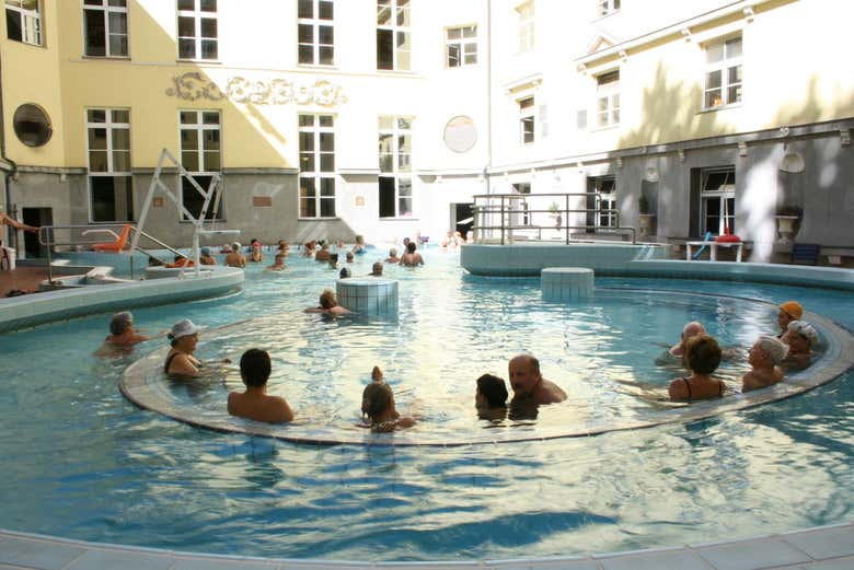Entrada al balneario Lukács